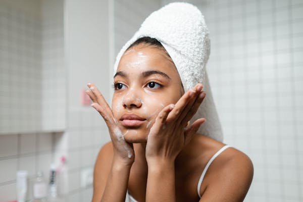 Soins du visage et beauté naturelle : astuces pour une peau éclatante